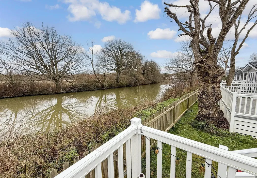 View To River - Hampstead Lane, Yalding, Maidstone, Kent - Wards of Kent