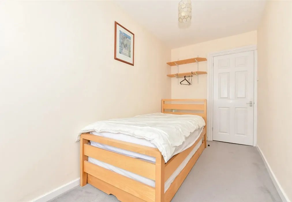 Bedroom 2 - Queens Gardens, Broadstairs, Kent - Wards of Kent