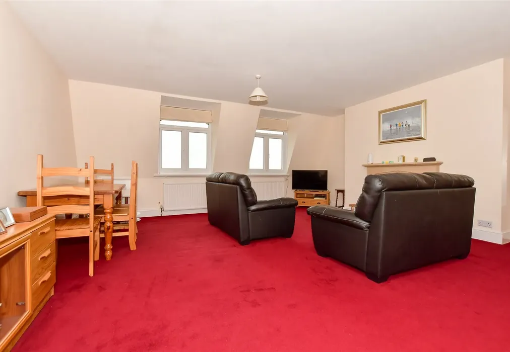 Lounge - Queens Gardens, Broadstairs, Kent - Wards of Kent