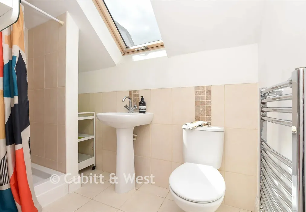 En-Suite - Godstone Road, Whyteleafe, Surrey - Wards of Kent