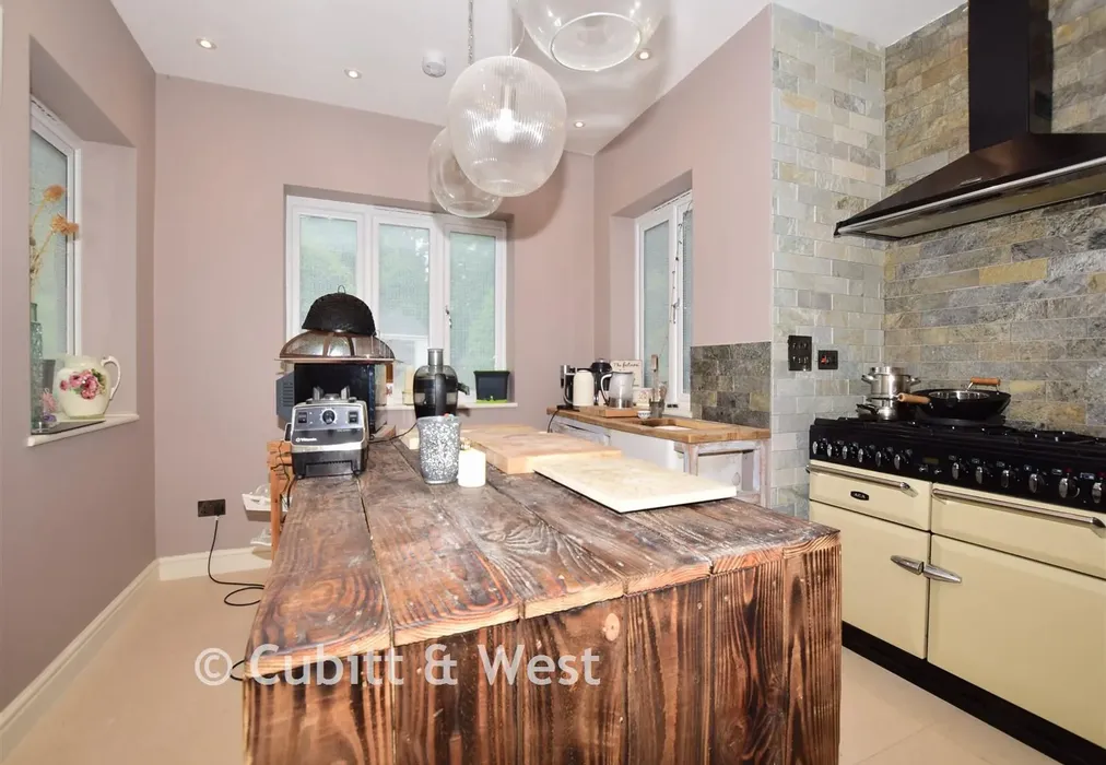 Kitchen * - Redehall Road, Smallfield, Surrey - Wards of Kent