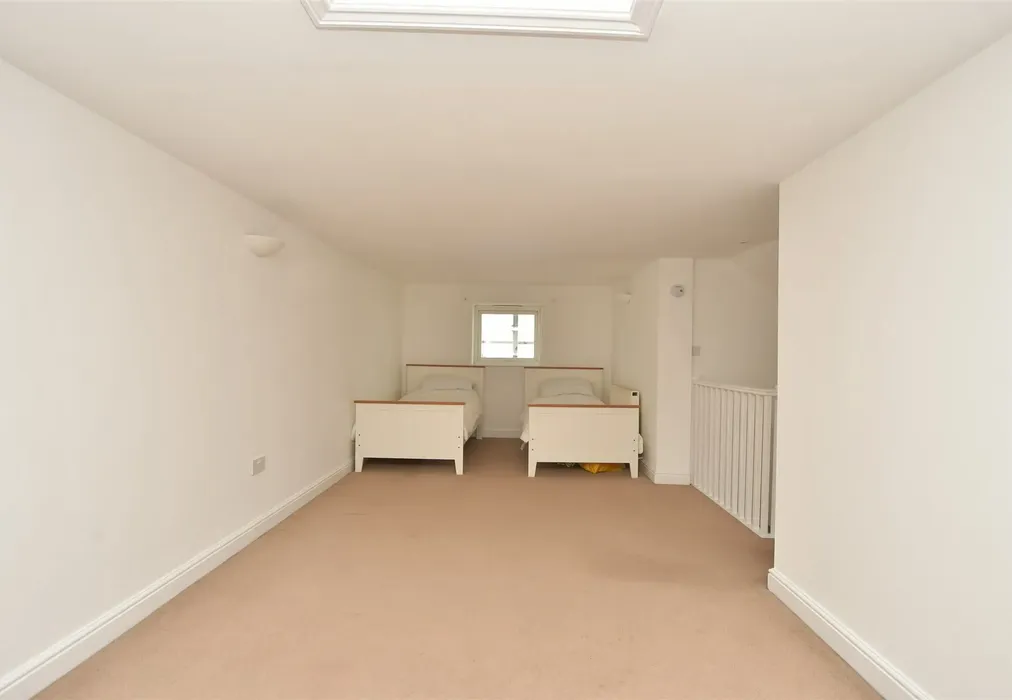 Loft Room - Pleasant Row, Brompton, Gillingham, Kent - Wards of Kent