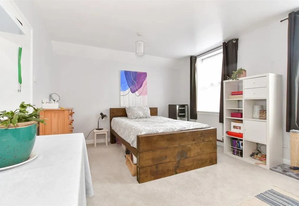 Bedroom 2 - Avenue Road, Freshwater, Isle of Wight - Wards of Kent