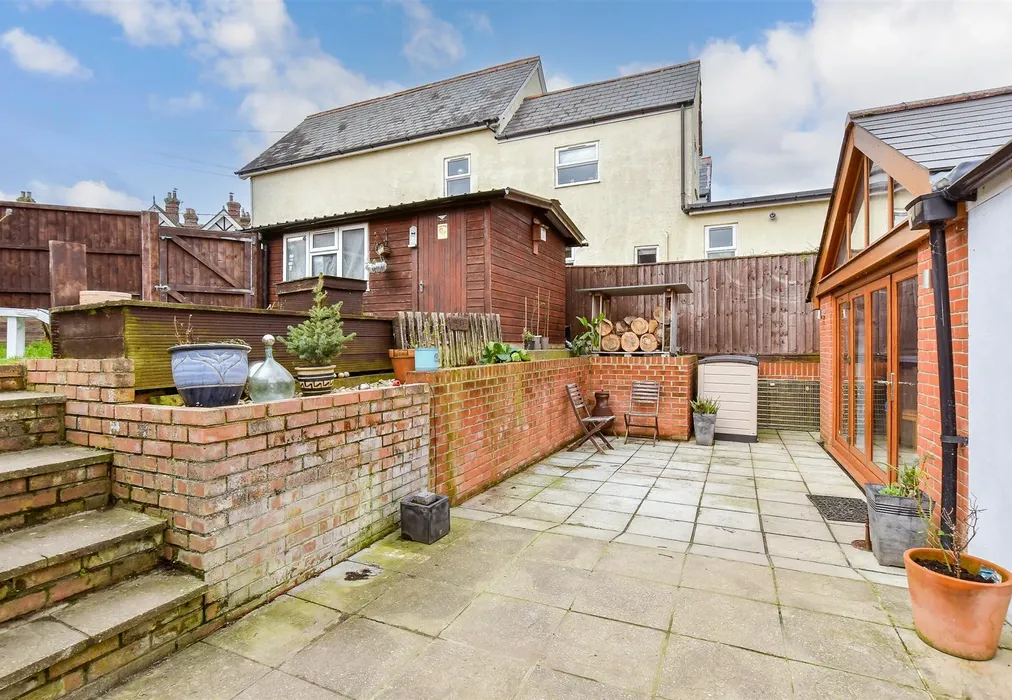 Rear Garden - Avenue Road, Freshwater, Isle of Wight - Wards of Kent