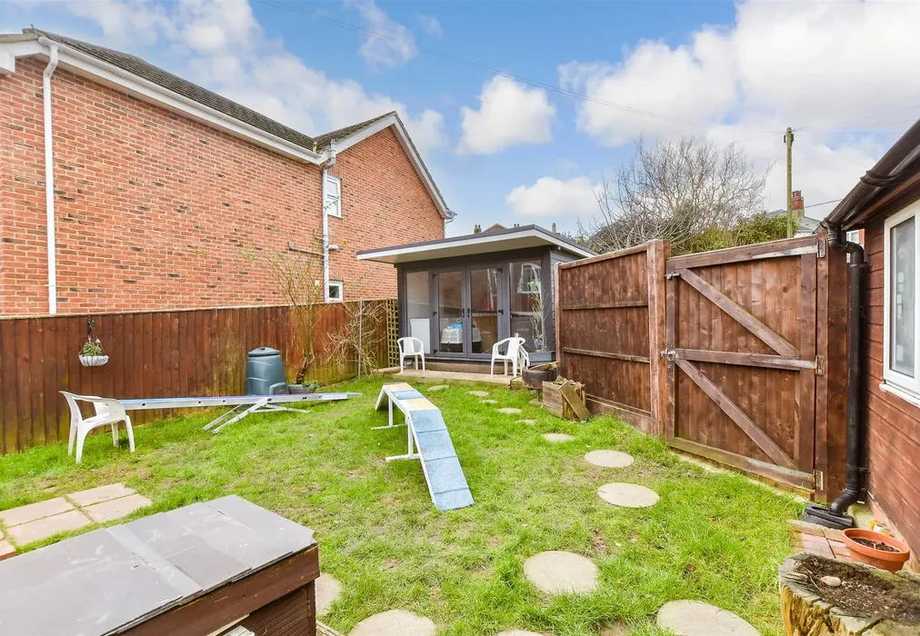 Rear Garden - Avenue Road, Freshwater, Isle of Wight - Wards of Kent