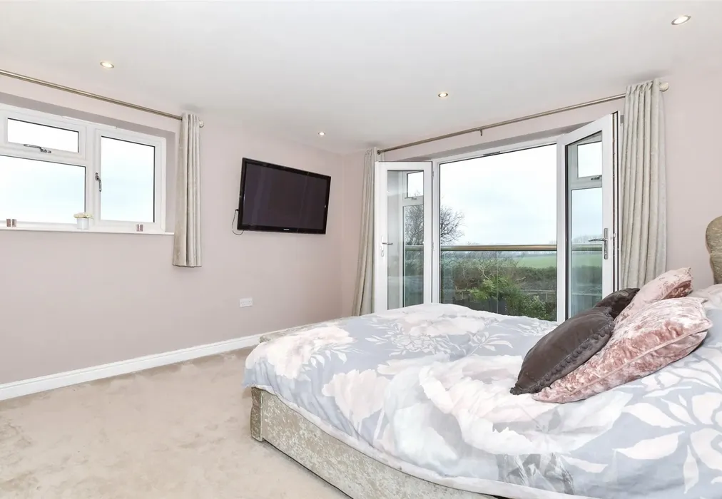 Internal Lifestyle Photograph - Cowdrey Close, Maidstone, Kent - Wards of Kent