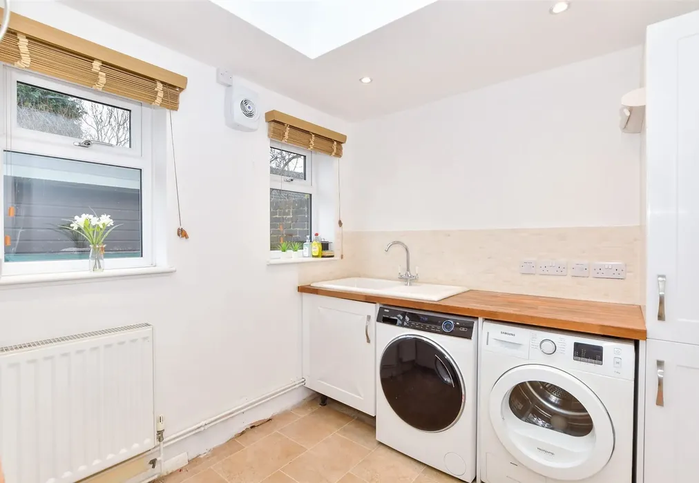 Utility Room - Cowdrey Close, Maidstone, Kent - Wards of Kent