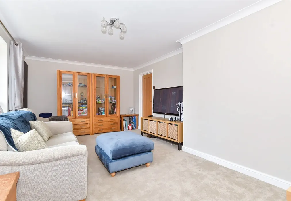 Family Room - Cowdrey Close, Maidstone, Kent - Wards of Kent
