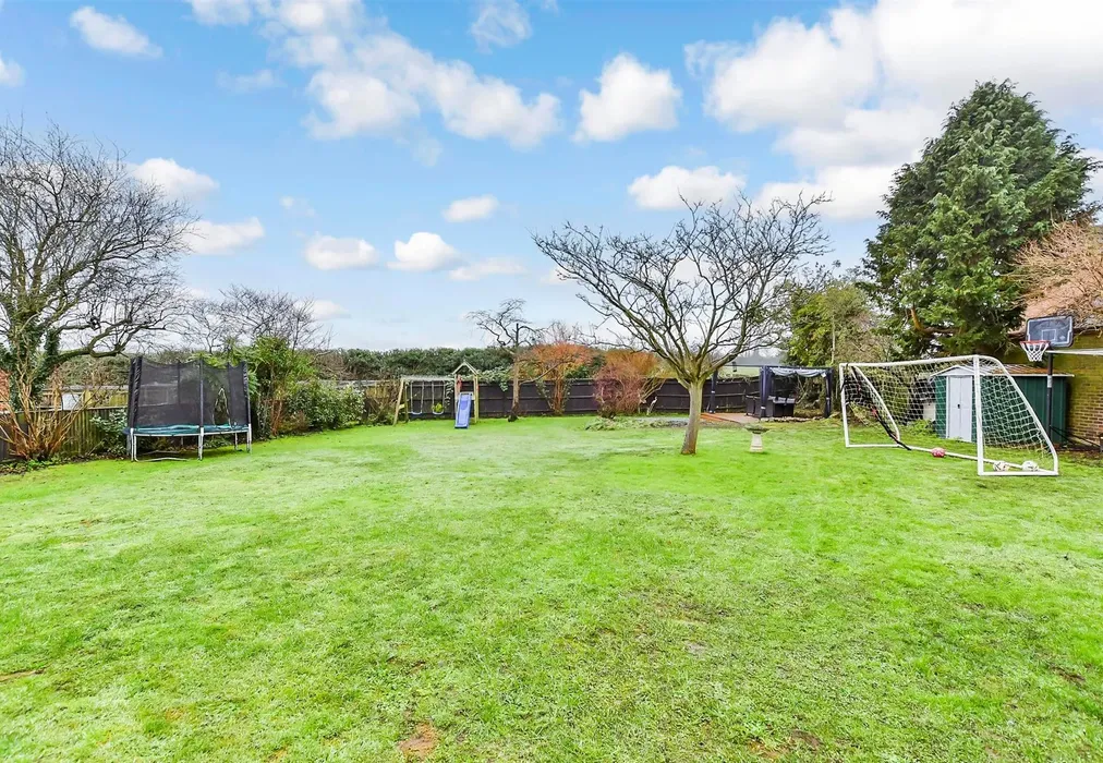 Rear Garden - Cowdrey Close, Maidstone, Kent - Wards of Kent