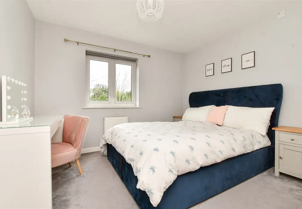 Bedroom 1 - Greyford Close, Leatherhead, Surrey - Wards of Kent
