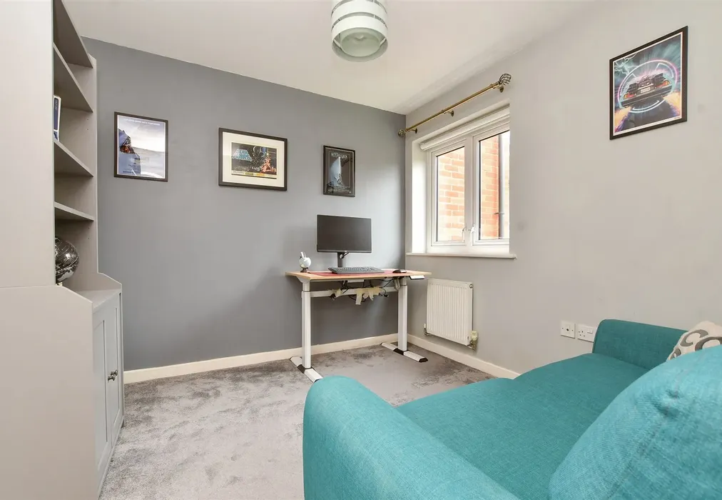 Bedroom 2 - Greyford Close, Leatherhead, Surrey - Wards of Kent