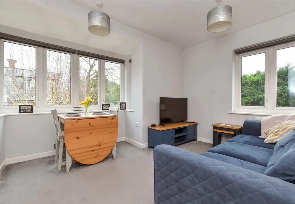 Lounge/Kitchen - Greyford Close, Leatherhead, Surrey - Wards of Kent