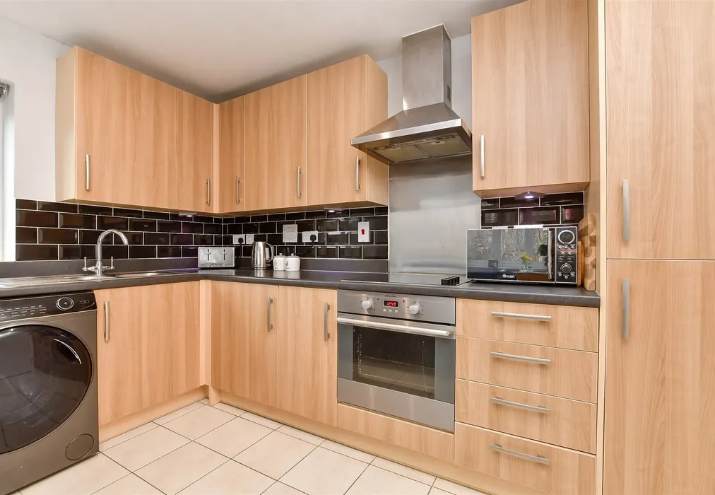 Lounge/Kitchen - Greyford Close, Leatherhead, Surrey - Wards of Kent