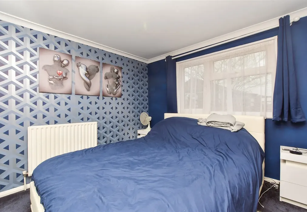 Bedroom - Bonehurst Road, Horley, Surrey - Wards of Kent