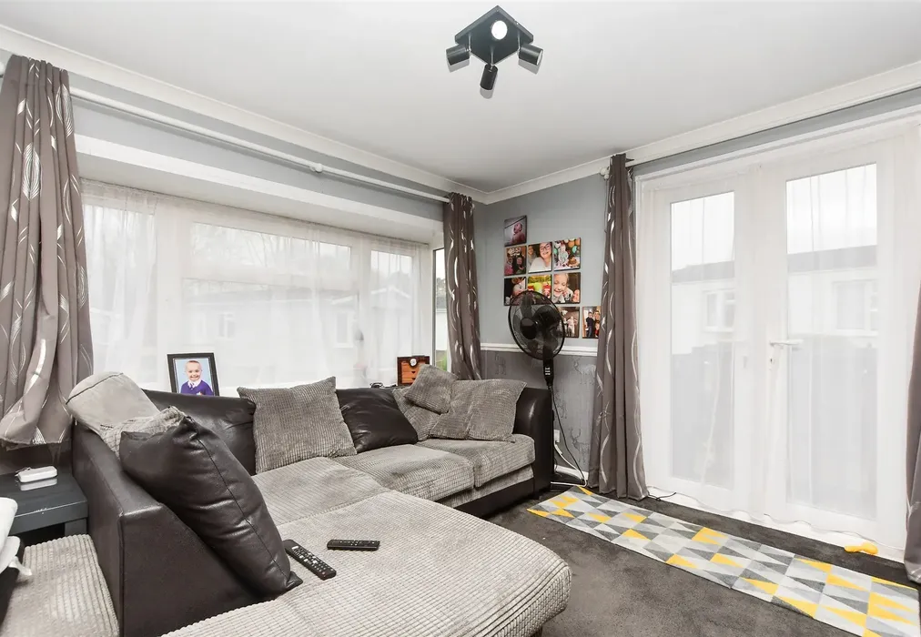 Lounge - Bonehurst Road, Horley, Surrey - Wards of Kent