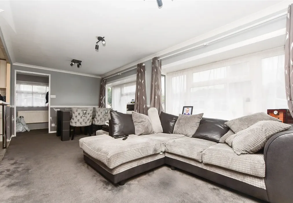Lounge - Bonehurst Road, Horley, Surrey - Wards of Kent