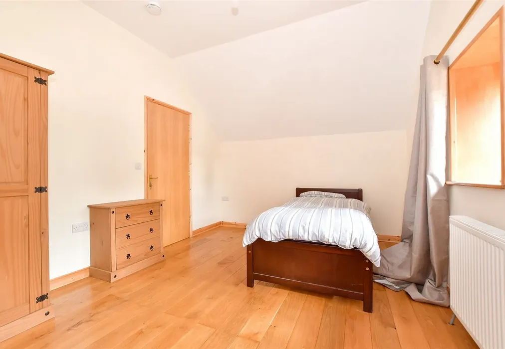 Bedroom 2 - Canteen Road, Ventnor, Isle of Wight - Wards of Kent