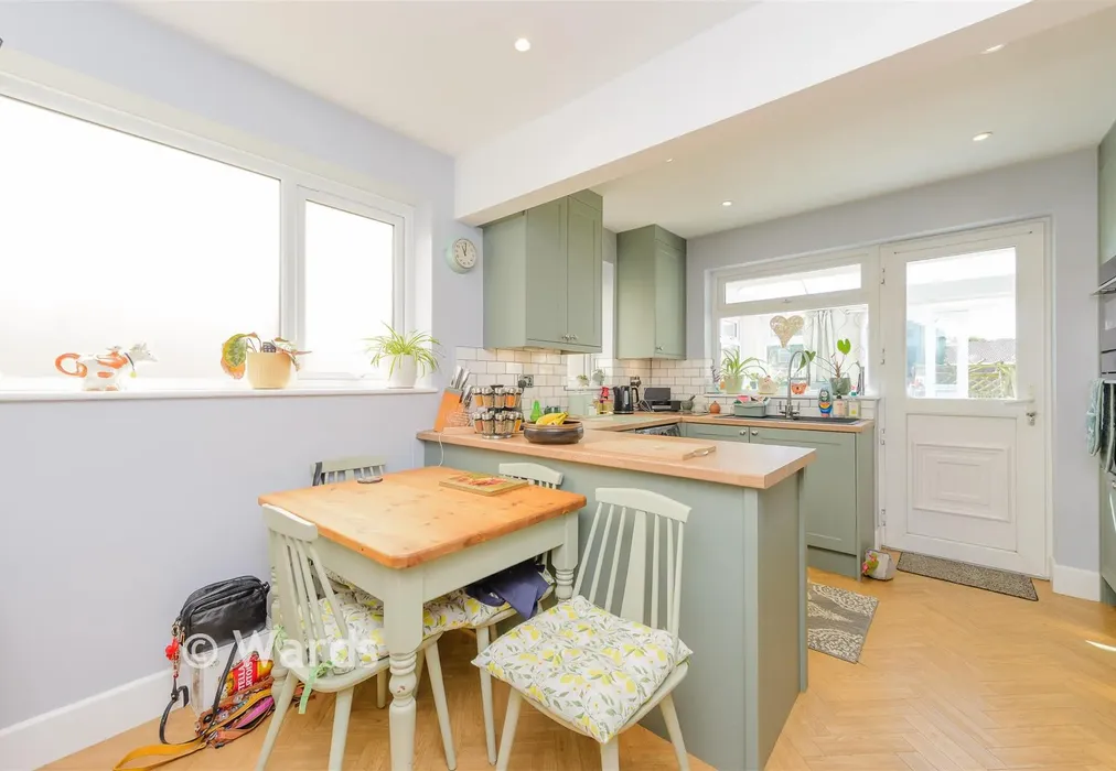 Kitchen - Multon Road, West Kingsdown, Sevenoaks, Kent - Wards of Kent