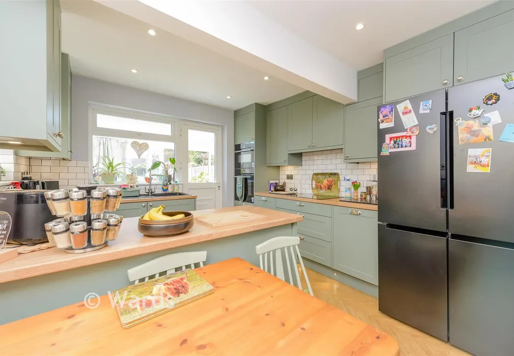 Kitchen - Multon Road, West Kingsdown, Sevenoaks, Kent - Wards of Kent