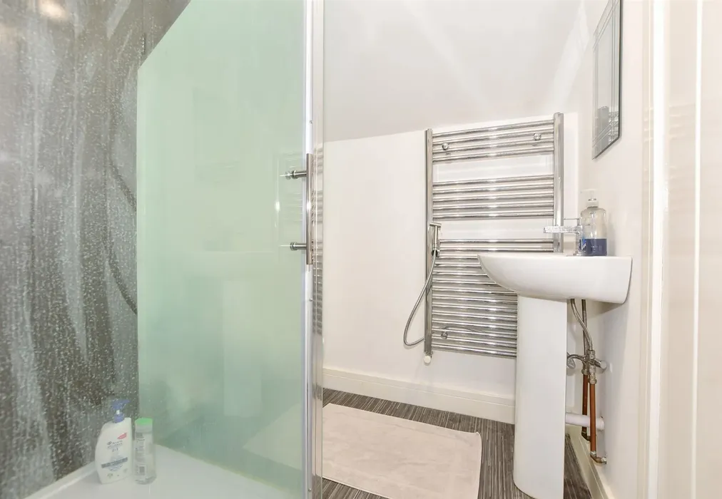 En-Suite Shower Room - Ramsgate Road, Margate, Kent - Wards of Kent
