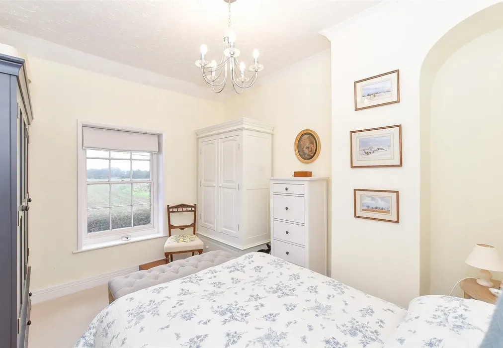 Bedroom 1 - Ford Lane, Ford, Arundel, West Sussex - Wards of Kent