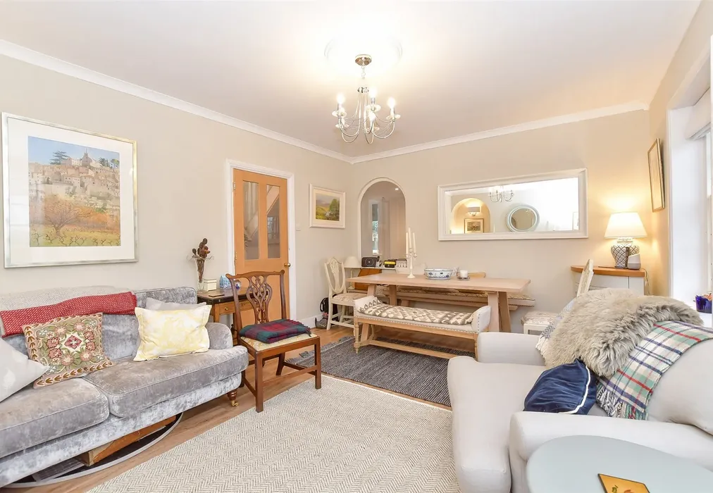 Lounge - Ford Lane, Ford, Arundel, West Sussex - Wards of Kent