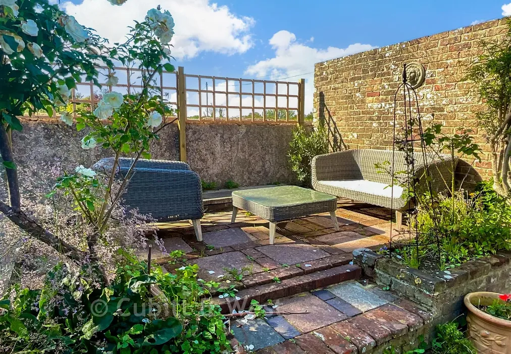 Rear Garden - Ford Lane, Ford, Arundel, West Sussex - Wards of Kent