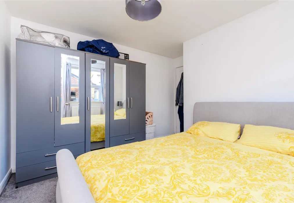 Bedroom 1 - The Hollies, Gravesend, Kent - Wards of Kent