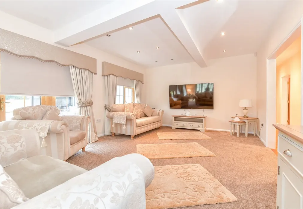 Lounge/Diner - Maidstone Road, Staplehurst, Kent - Wards of Kent