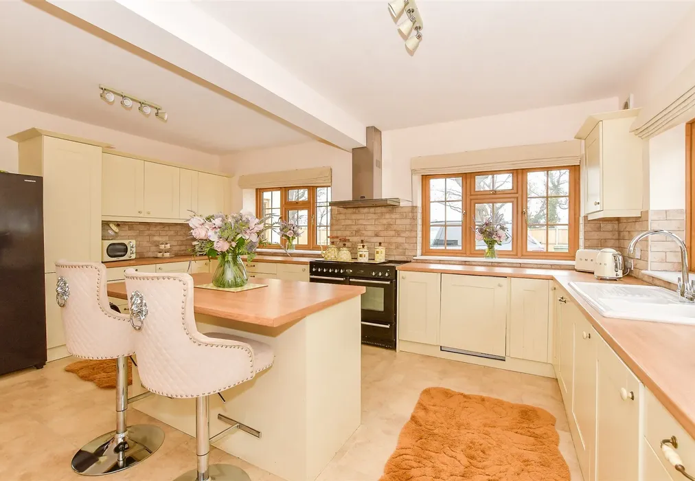 Kitchen/Breakfast Room - Maidstone Road, Staplehurst, Kent - Wards of Kent