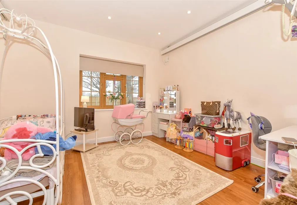 Bedroom 5 - Maidstone Road, Staplehurst, Kent - Wards of Kent