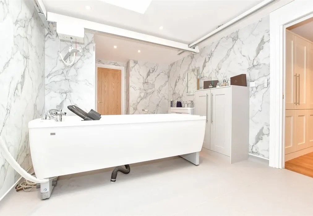 Wet Room - Maidstone Road, Staplehurst, Kent - Wards of Kent