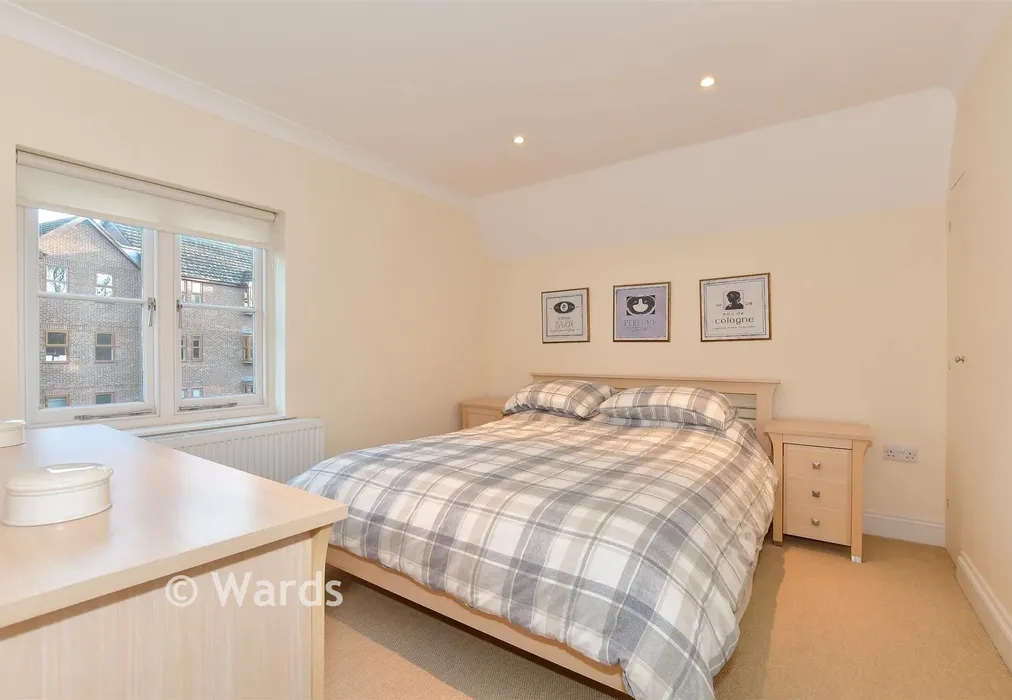 Bedroom 1 - New Dover Road, Canterbury, Kent - Wards of Kent