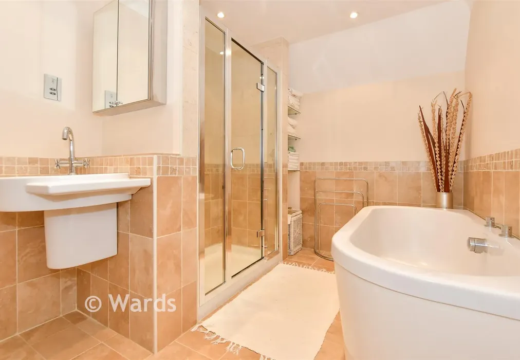 Bathroom - New Dover Road, Canterbury, Kent - Wards of Kent