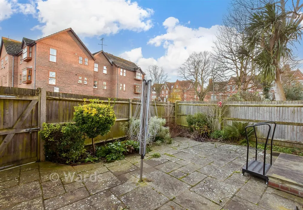 Rear Garden - New Dover Road, Canterbury, Kent - Wards of Kent