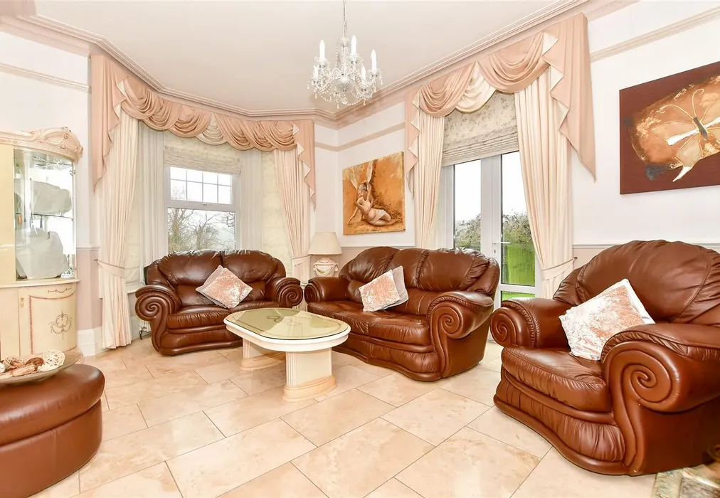 Lounge - Old Park Avenue, Dover, Kent - Wards of Kent