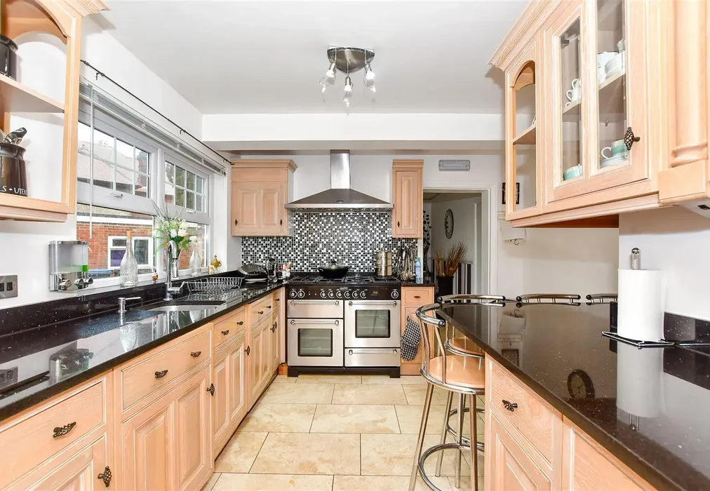 Kitchen - Old Park Avenue, Dover, Kent - Wards of Kent