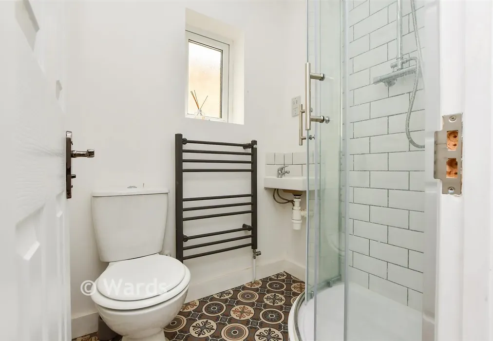 Shower Room - Hatfeild Road, Margate, Kent - Wards of Kent