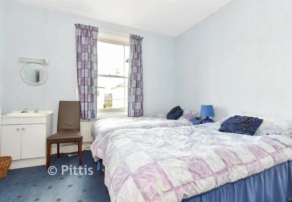 Bedroom 2 - Monkton Street, Ryde, Isle of Wight - Wards of Kent