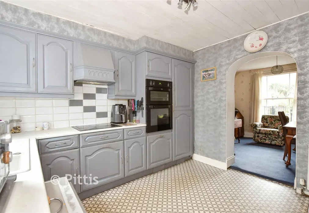 Kitchen - Monkton Street, Ryde, Isle of Wight - Wards of Kent
