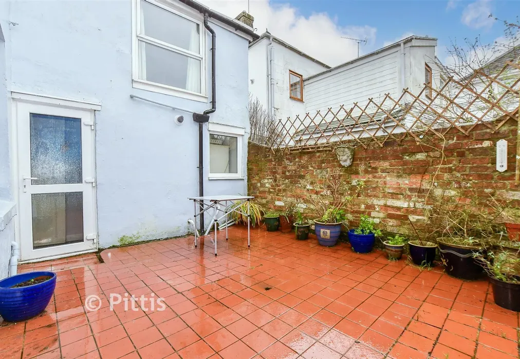 Rear Garden - Monkton Street, Ryde, Isle of Wight - Wards of Kent