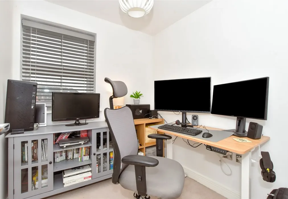 Bedroom 4 - Brushwood Grove, Emsworth, Hampshire - Wards of Kent