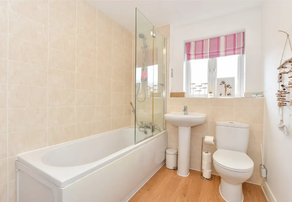 Bathroom - Brushwood Grove, Emsworth, Hampshire - Wards of Kent
