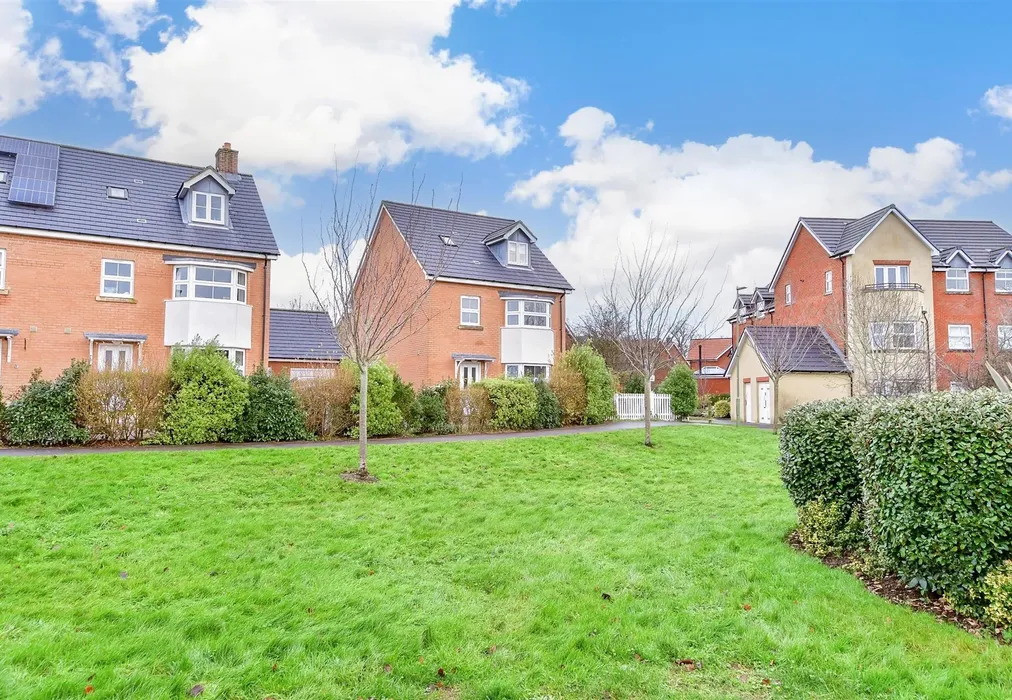 External Lifestyle Photograph - Brushwood Grove, Emsworth, Hampshire - Wards of Kent