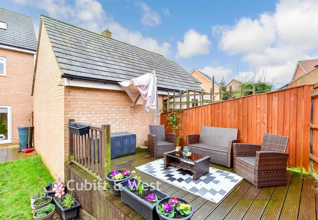 External Lifestyle Photograph - Brushwood Grove, Emsworth, Hampshire - Wards of Kent