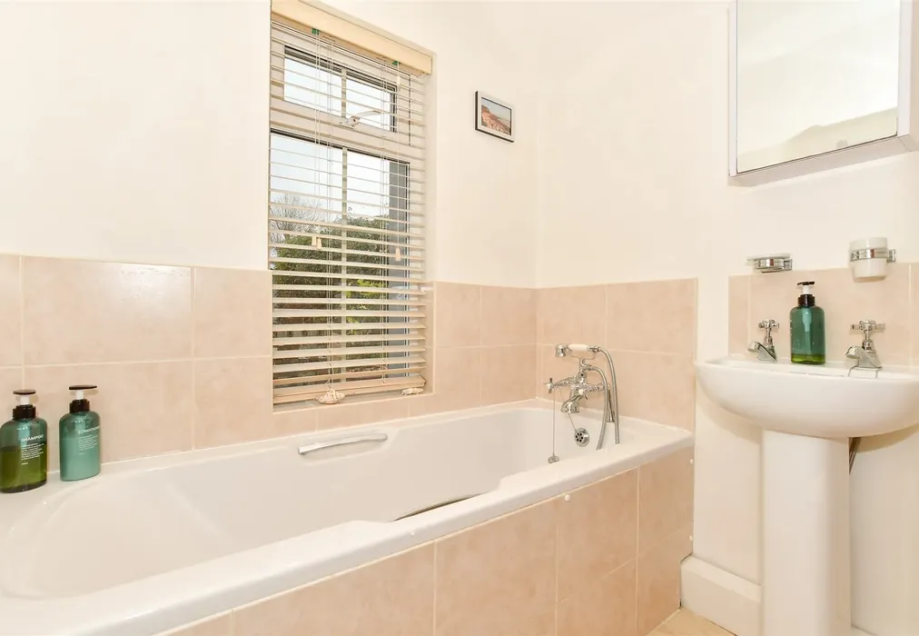 Bathroom - The Rise, Kingsdown, Deal, Kent - Wards of Kent