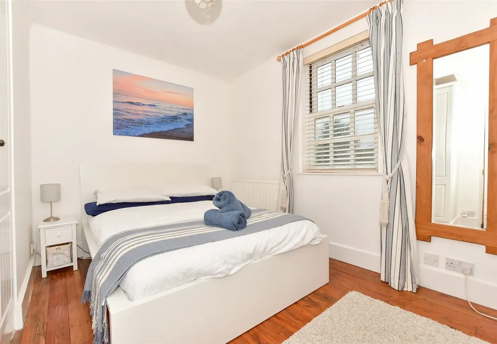 Bedroom 1 - The Rise, Kingsdown, Deal, Kent - Wards of Kent