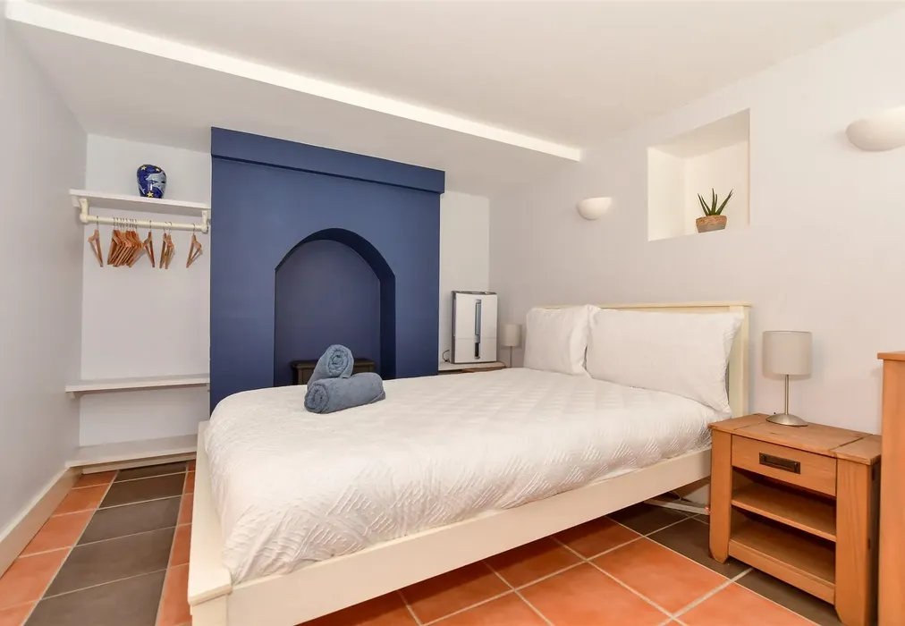 Basement Room - The Rise, Kingsdown, Deal, Kent - Wards of Kent