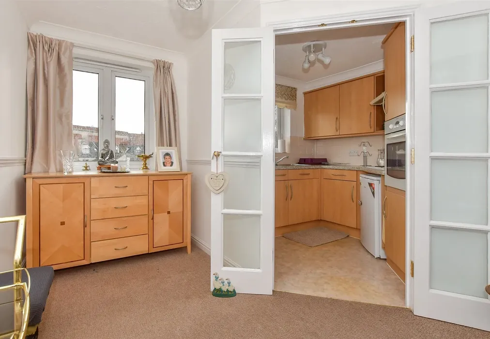 Internal Lifestyle Photograph - Morland Road, Ilford, Essex - Wards of Kent