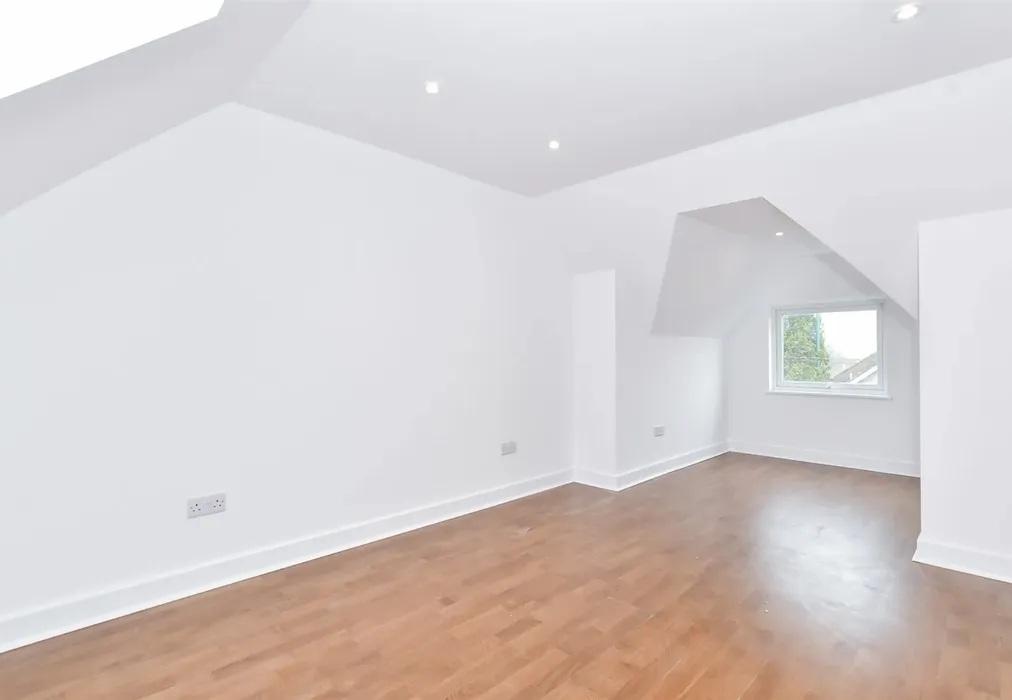 Bedroom 1 - Loose Road, Maidstone, Kent - Wards of Kent